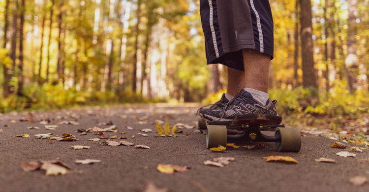 Czy jazda na longboardzie jest trudna? Wszystko, co musisz wiedzieć!