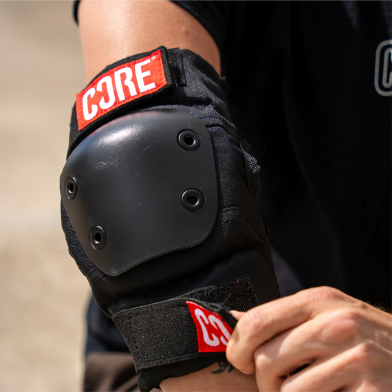 Ochraniacze na łokcie CORE Street Elbow Pads Czarno-Czerwony
