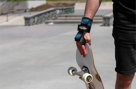 Ochraniacze na nadgarstki REKD Wrist Guards Czarno-Niebieski XL