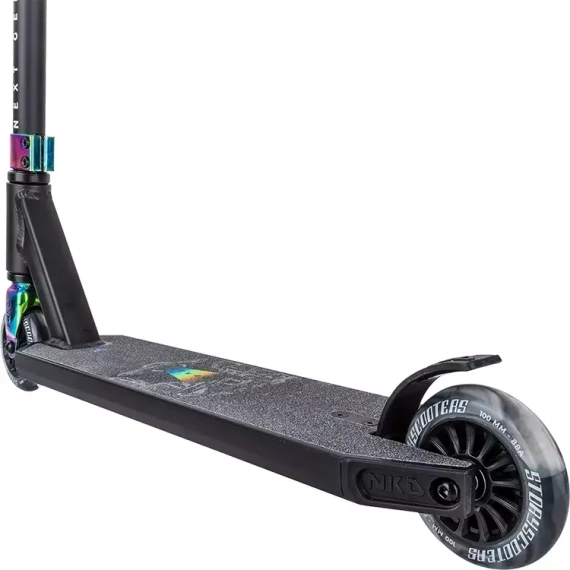 Hulajnoga Wyczynowa Aluminiowa Lekka dla młodych riderów NKD Next Generation Stunt Czarno-Tęczowa wys. 79,4 cm