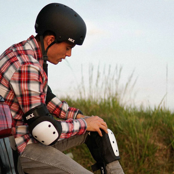 Kask Na Deskorolkę Hulajnogę NKX Brain Saver Czarny Ride Hard
