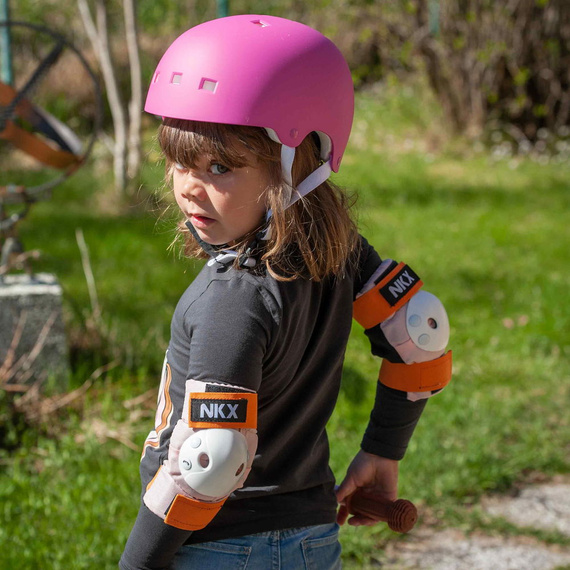 Kask Na Deskorolkę Hulajnogę NKX Brain Saver Flower Różowo-Biały