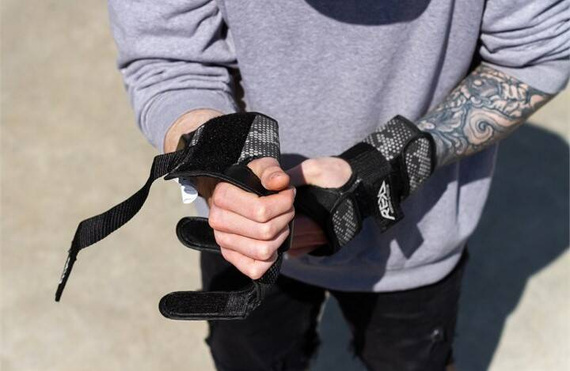 Ochraniacze na nadgarstki REKD Wrist Guards Czarno-Szary M