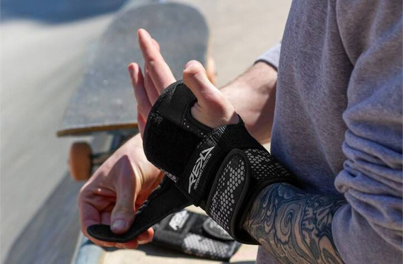 Ochraniacze na nadgarstki REKD Wrist Guards Czarno-Szary M