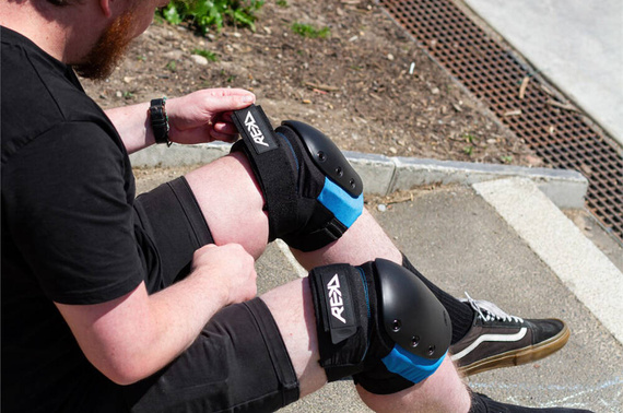 Ochraniacze REKD Ramp Knee Pads L Czarno Niebieskie