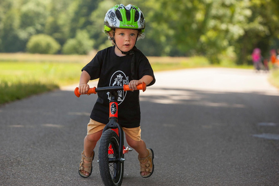 Lekki rowerek biegowy dla dzieci KUbikes 12 Różowy