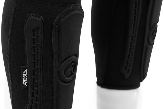 Ochraniacze na piszczele golenie krótkie REKD Energy Covert Shin Guards Short Czarny