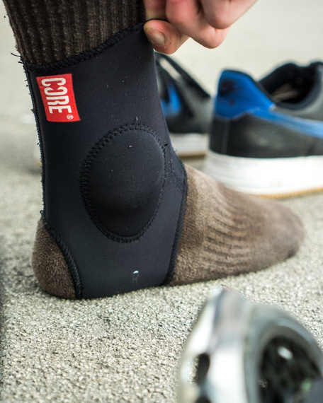 Ochraniacze na kostki CORE Ankle Sleeves Czarny