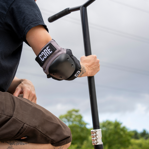 Ochraniacze na łokcie CORE Street Elbow Pads Czarno-Szary