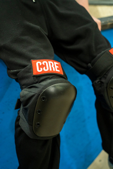 Ochraniacze na kolana CORE Street Skate Knee Pads Czarno-Szary