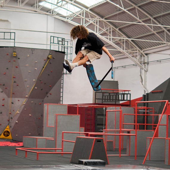 Hulajnoga wyczynowa na trampolinę NKD PRO 7.5" Trampoline Scooter Czarno-Złoty wys. 60-90 cm