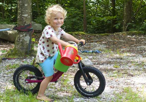 Lekki rowerek biegowy dla dzieci KUbikes 12 Różowy