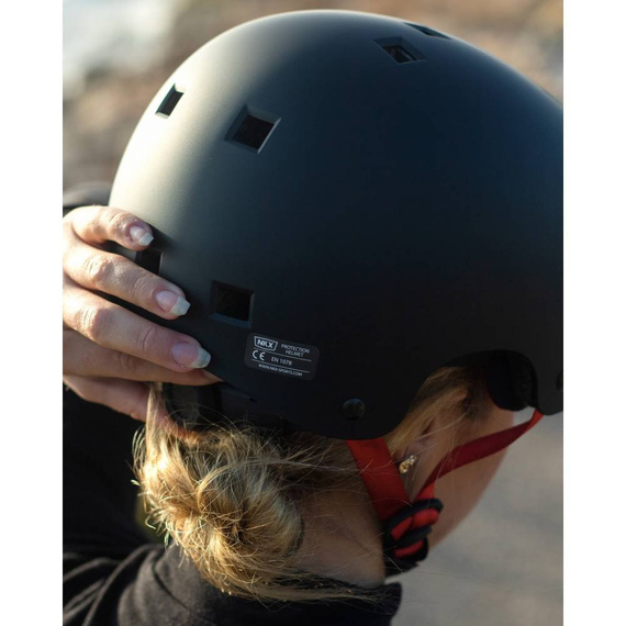 Kask Na Deskorolkę Hulajnogę NKX Brain Saver Czarno-Czerwony