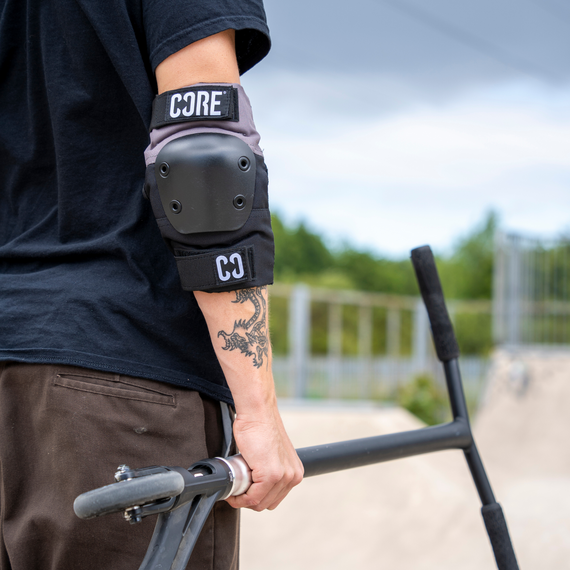 Ochraniacze na łokcie CORE Street Elbow Pads Czarno-Szary