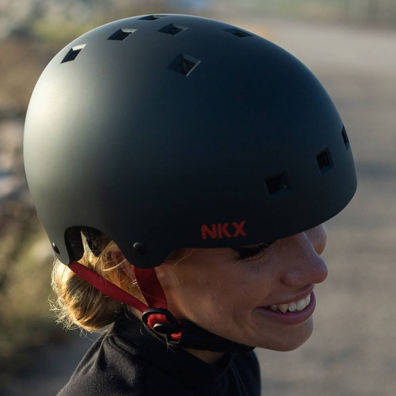 Kask Na Deskorolkę Hulajnogę NKX Brain Saver Czarno-Czerwony