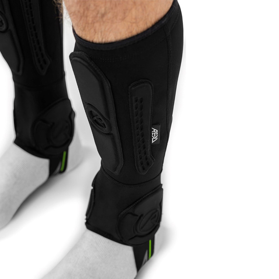Ochraniacze na piszczele i kostki długie REKD Energy Covert Shin and Ankle Guards Short Czarny