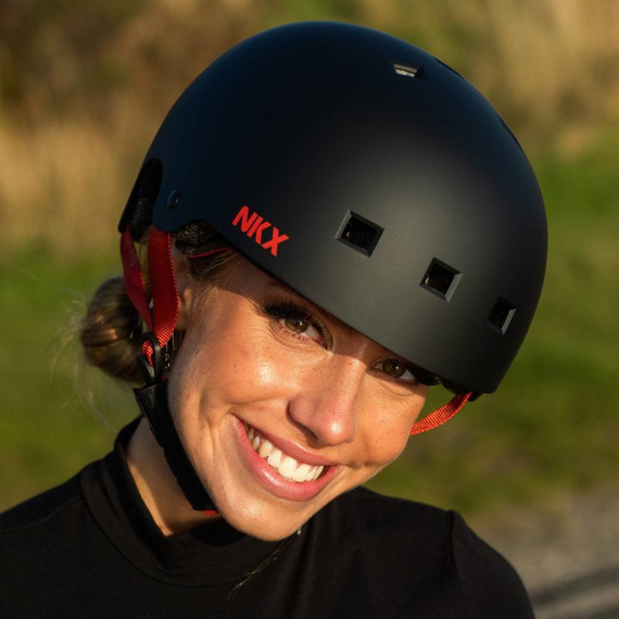 Kask Na Deskorolkę Hulajnogę NKX Brain Saver Czarno-Czerwony