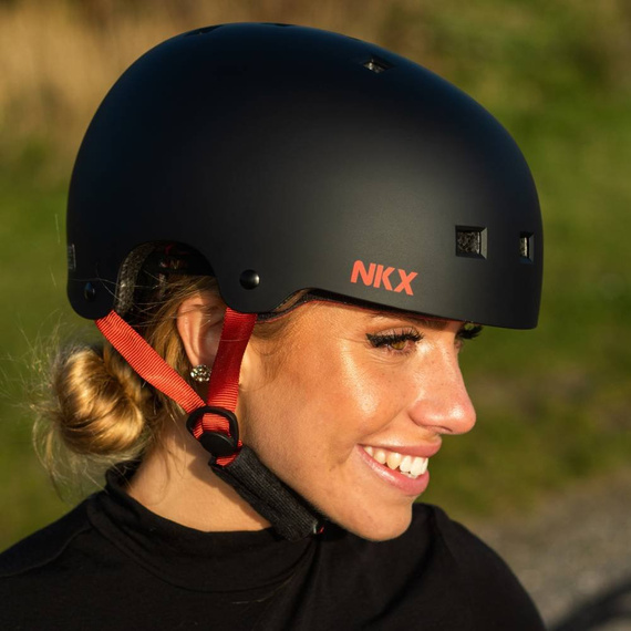 Kask Na Deskorolkę Hulajnogę NKX Brain Saver Czarno-Czerwony