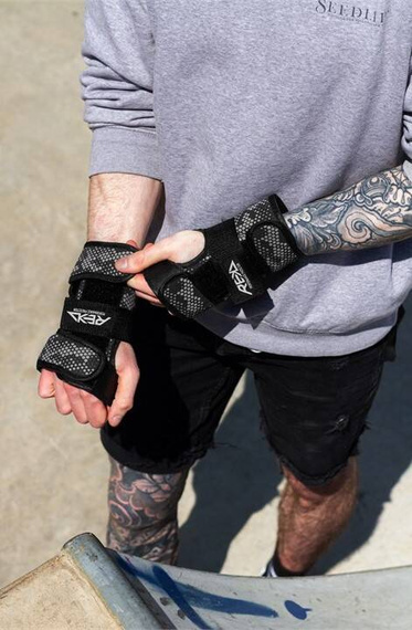 Ochraniacze na nadgarstki REKD Wrist Guards Czarno-Szary M