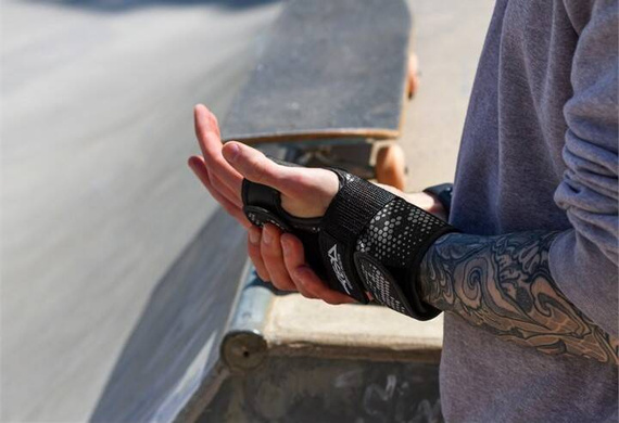 Ochraniacze na nadgarstki REKD Wrist Guards Czarno-Szary M