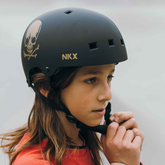 Kask Na Deskorolkę Hulajnogę NKX Brain Saver Czarno-Złoty Skull