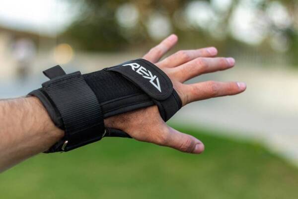 Ochraniacze na nadgarstki REKD Pro Wrist Guards L Czarne