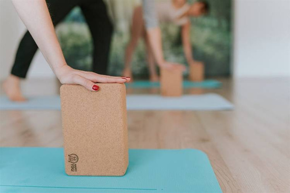 Zestaw Happy Yogi: Mata do Jogi TPE 6 mm ECO Antypoślizgowa + 2x Kostka do jogi Cork Yoga Block